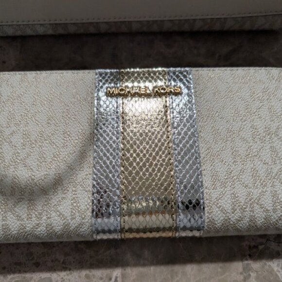 KORS RARE WHITE and GOLD MULTI Brand New with TAGS Set with RED CARPET Bag Charm - Picture 6 of 14